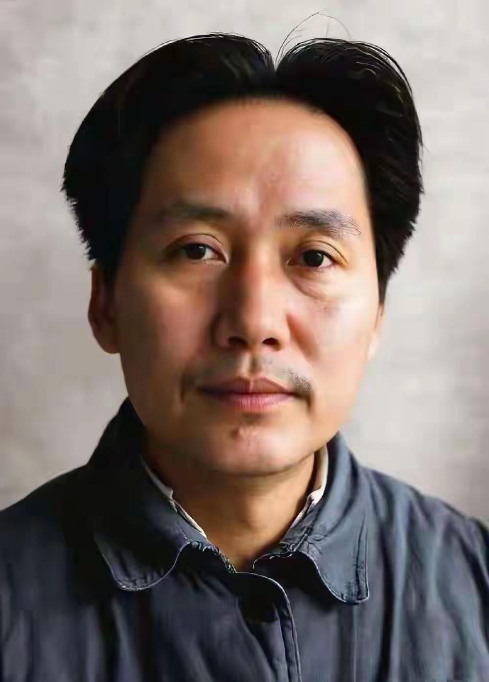 这是年轻时代的毛主席，都看看吧，伟人为新中国的解放事业和建立，一辈子操碎了心，吃