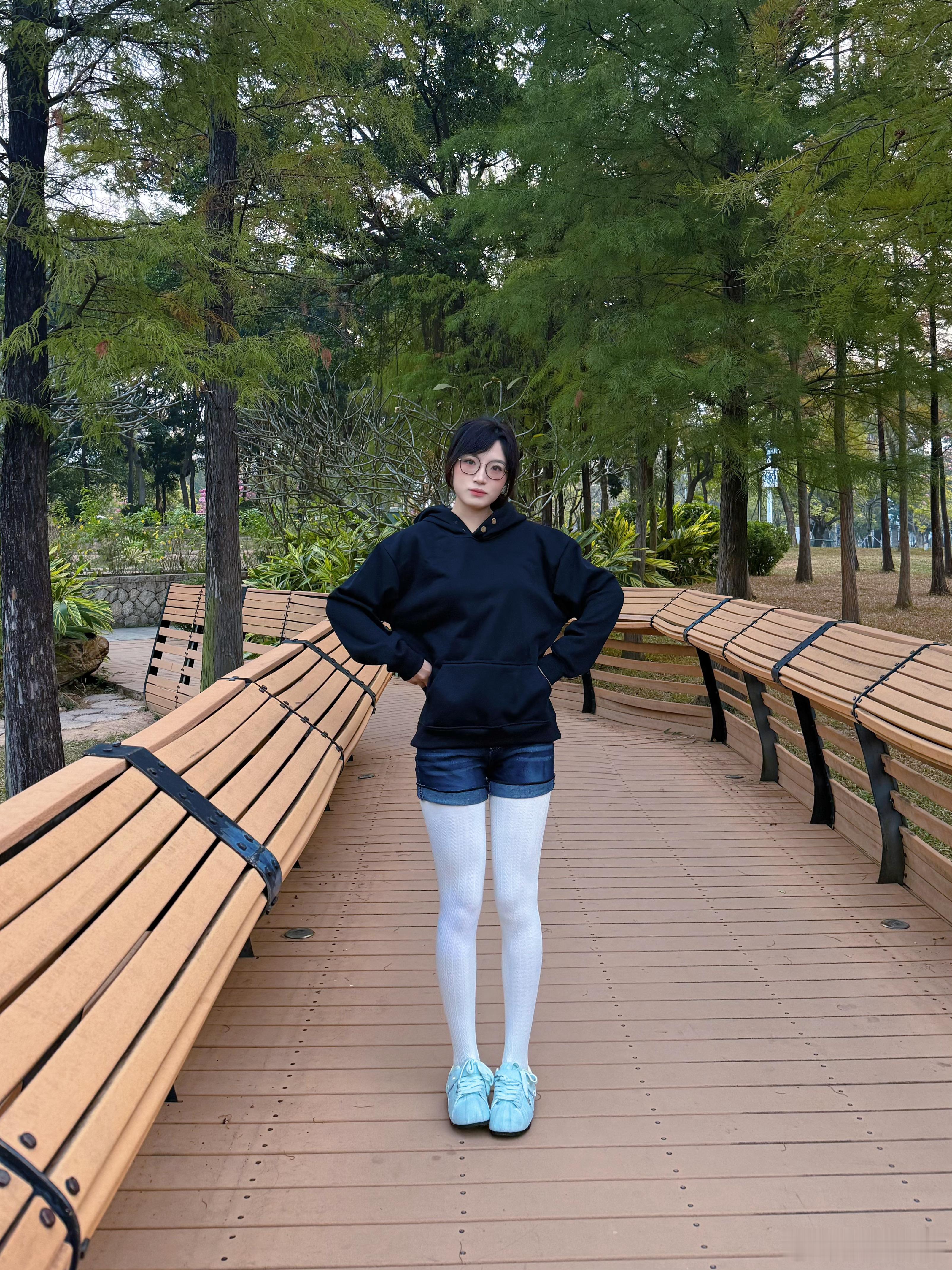 这套就是比较呆滞因为早晨六点多去拍的第一套哪一张啊