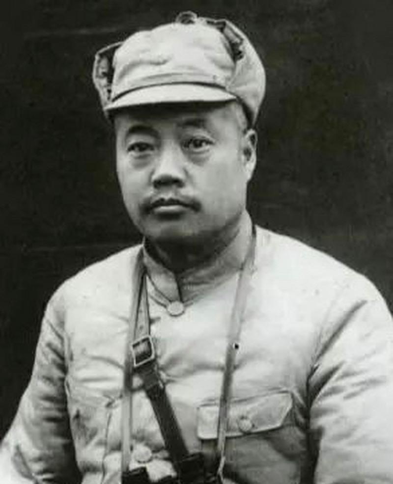 1928年陕西凤翔城头飘着血腥味，国民革命军将领宋哲元抖落战袍上的灰土，在五千双