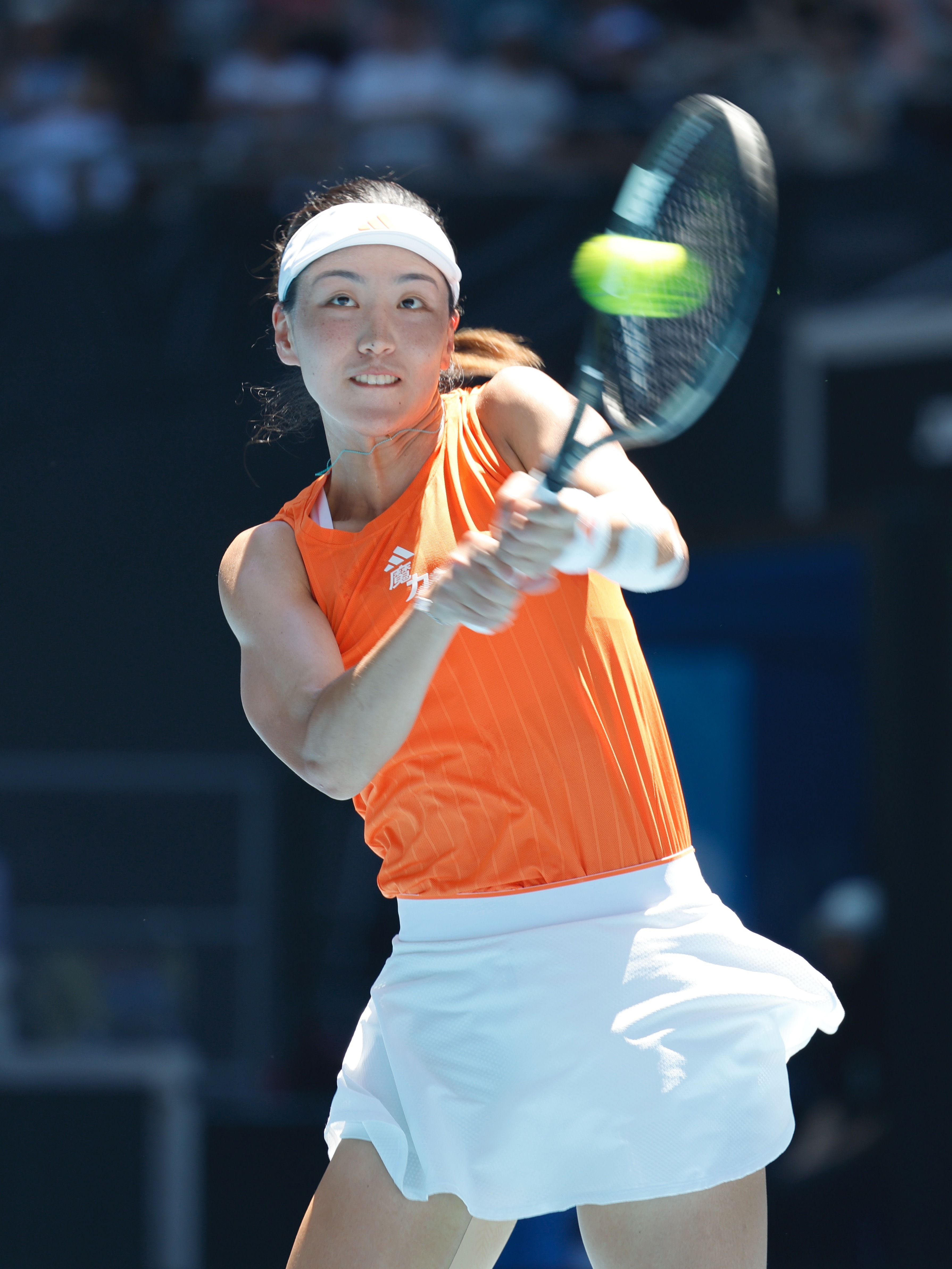 WTA1000多哈站单打首轮，中国选手王欣瑜克服次盘5-2领先浪费4个赛点的波动