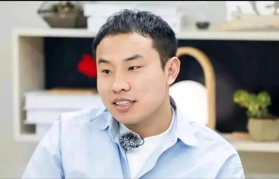 徐志胜会取代杨迪吗？
徐志胜现在和杨迪差不多，几乎每个综艺都有徐志胜的身影。他俩