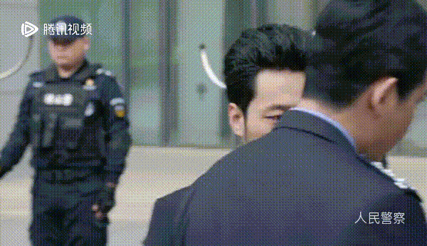 陆毅在斗殴现场，如数家珍地指出几个涉案人的身份，这，说明了什么？
刑侦剧《人民警