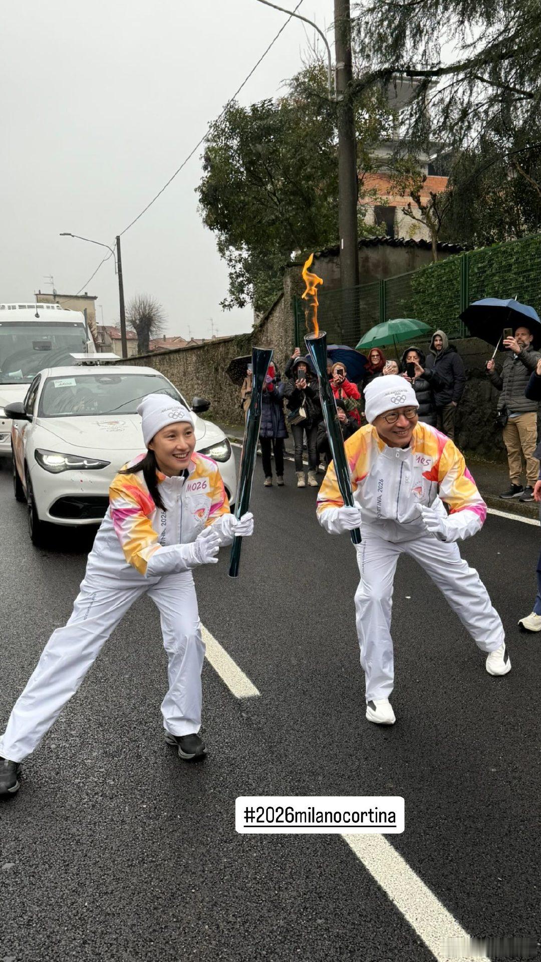 张虹于嘉传递米兰冬奥火炬 米兰冬奥会火炬传递活动继续进行，国际奥委会委员和体育评
