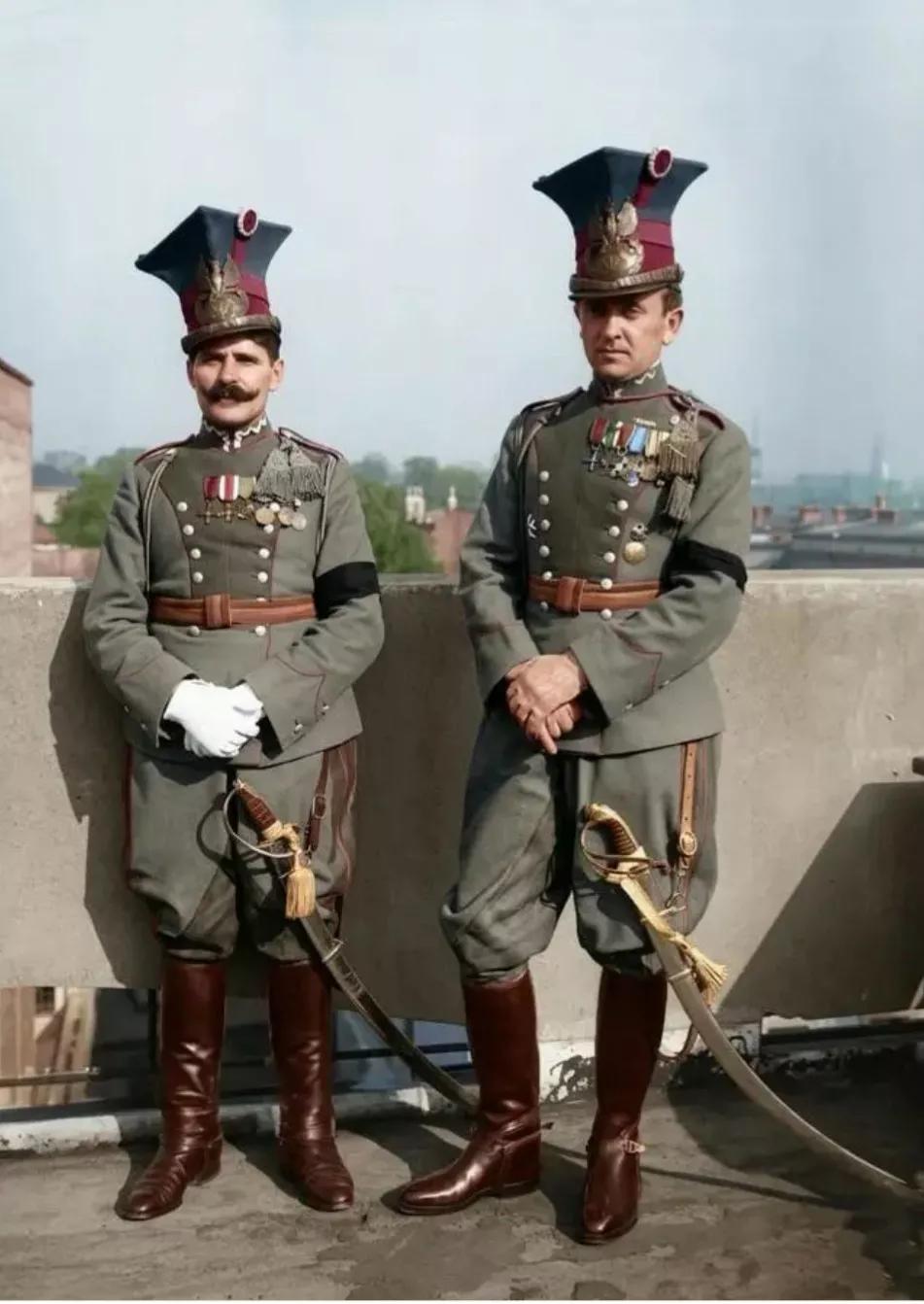 波兰骑兵在东欧历史上具有重要地位，波兰翼骑兵的威名人尽皆知。

到二战前，波兰骑