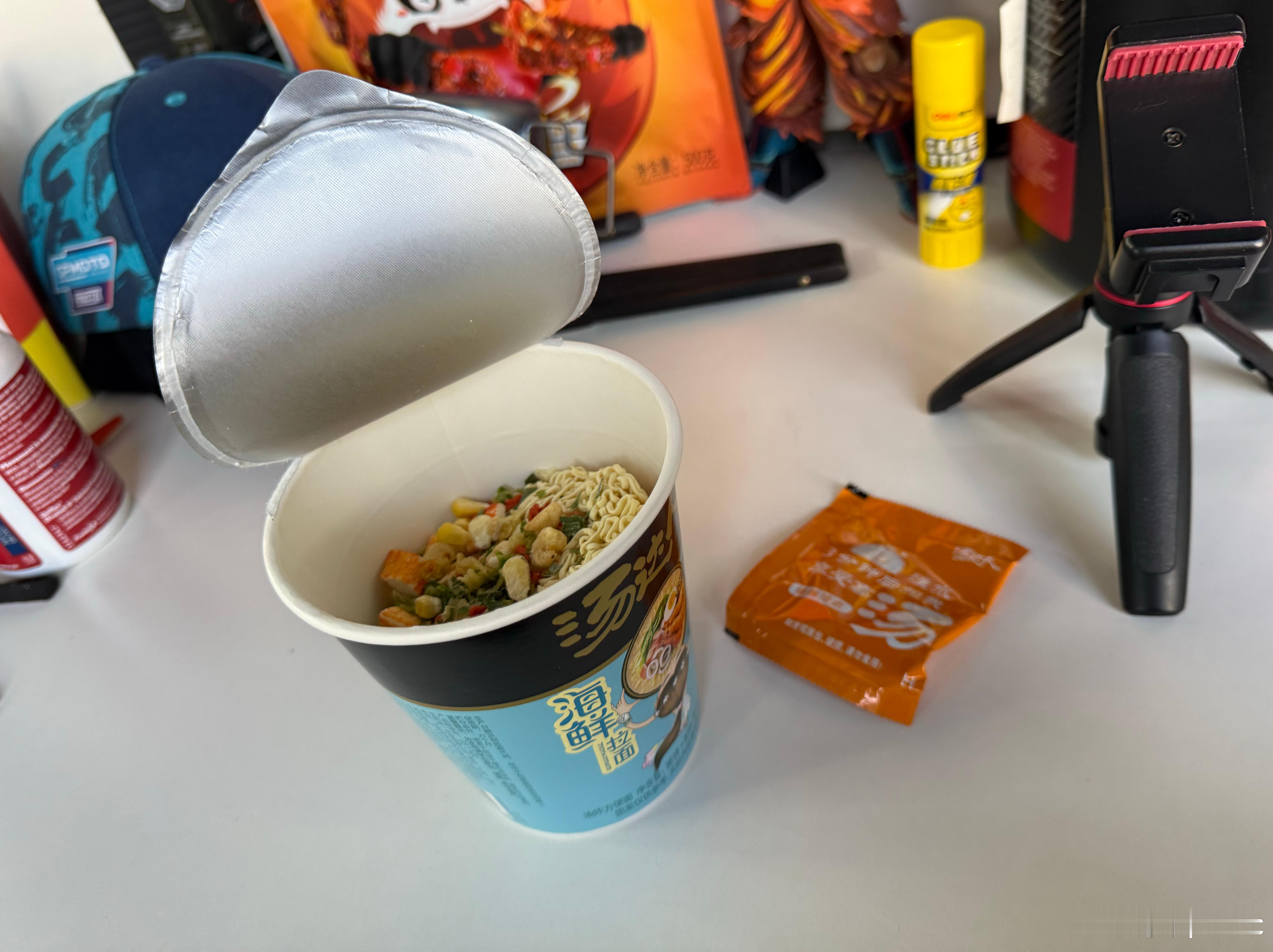 吃了碗泡面，发现过期几个月了[晕]…. 