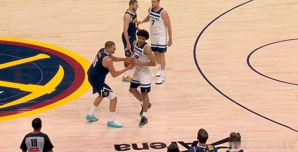 约基奇垃圾时间戏耍贝兰热，疑似回应G4麦克丹尼尔斯上空篮掘金125比113拿下G