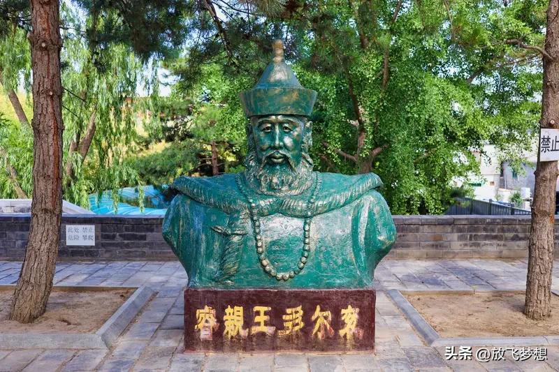 多尔衮不称帝，转而扶持顺治，背后的原因颇为复杂。彼时清朝刚入关，统治根基尚不稳固