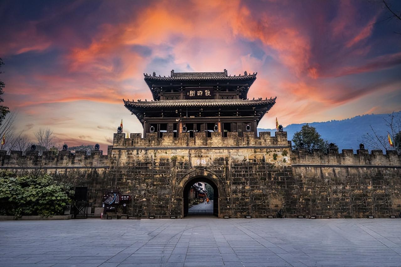 “学好英语”跟“英语将来是什么”——这是两个问题，但可以合并成一个答案：只有强国