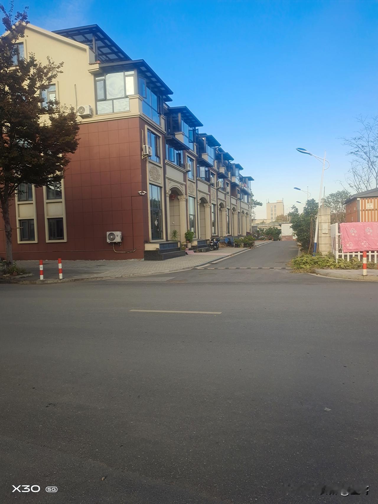 浙江江山市新农村排屋，别墅型，你们感觉这房子怎么样。