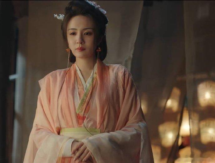 永夜星河好多美女啊  《永夜星河》就像是一个梦幻的仙境，里面住着一群令人惊艳的仙