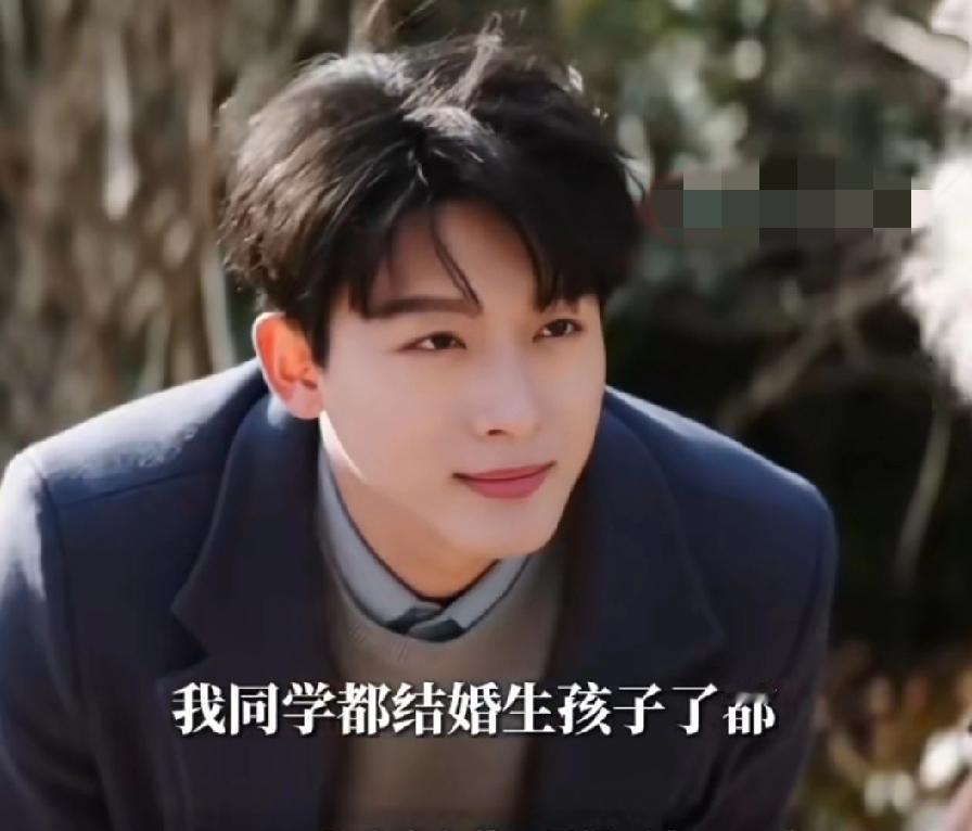 没想到才31岁的张晚意已经在焦虑自己晚婚和晚育了，怕自己小孩和父母相差太多。
