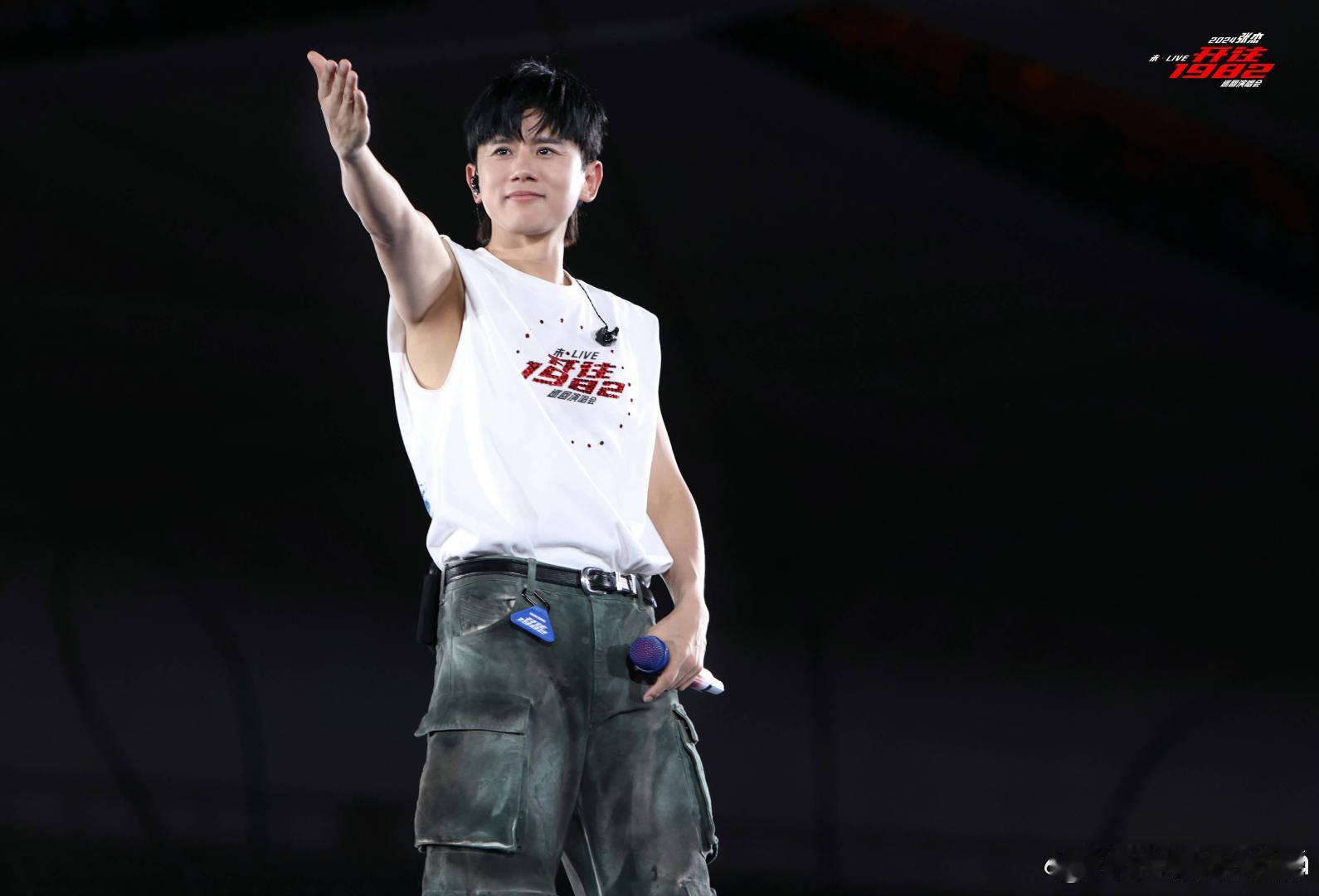 #张杰鸟巢演唱会谢娜全勤##于正第一次听张杰的个人演唱会#羡慕张杰谢娜，不仅因为