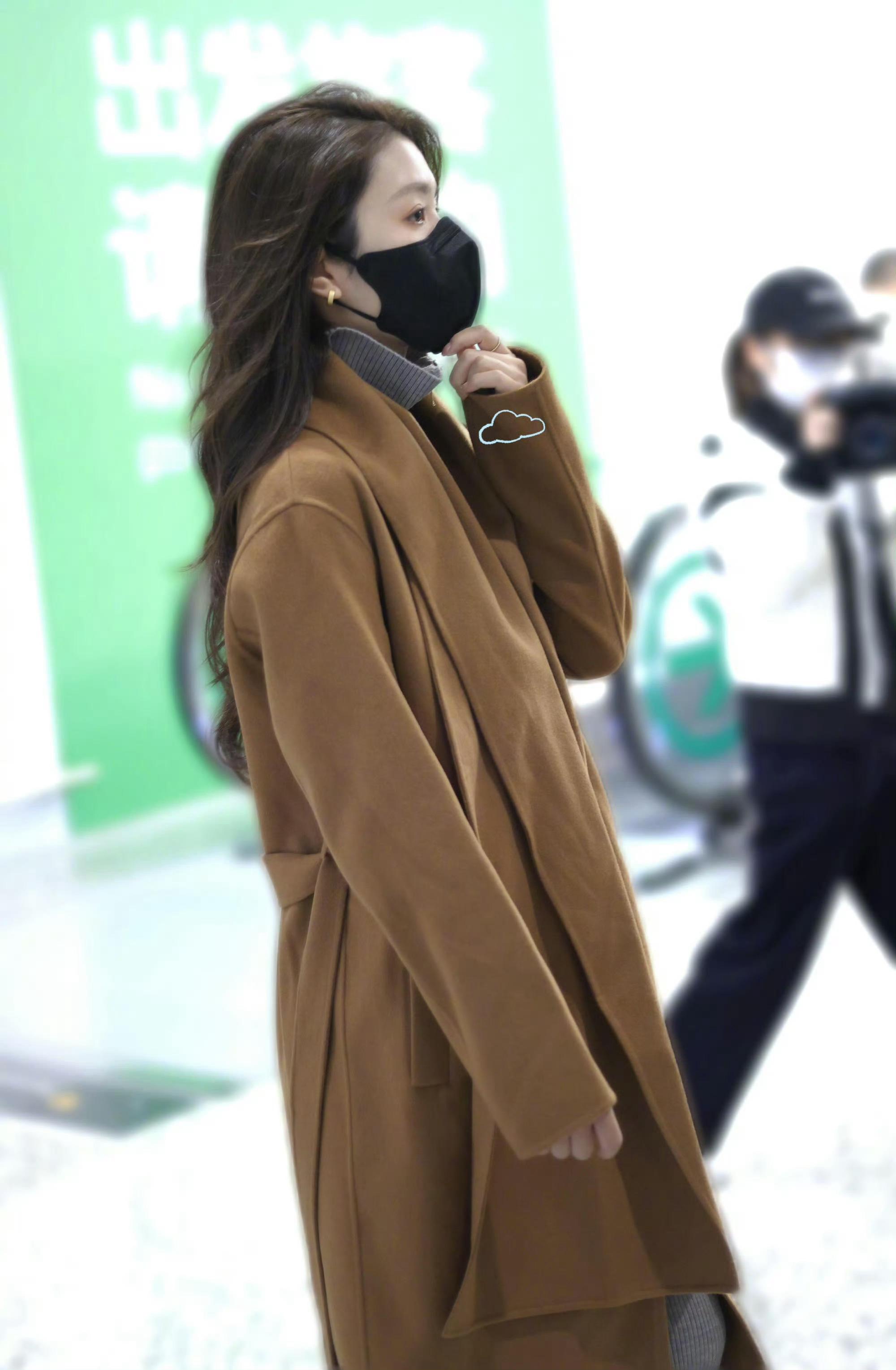 李云霄 × 机场 Look✈️今日北京抵达，一袭 MARYLING 2025秋冬