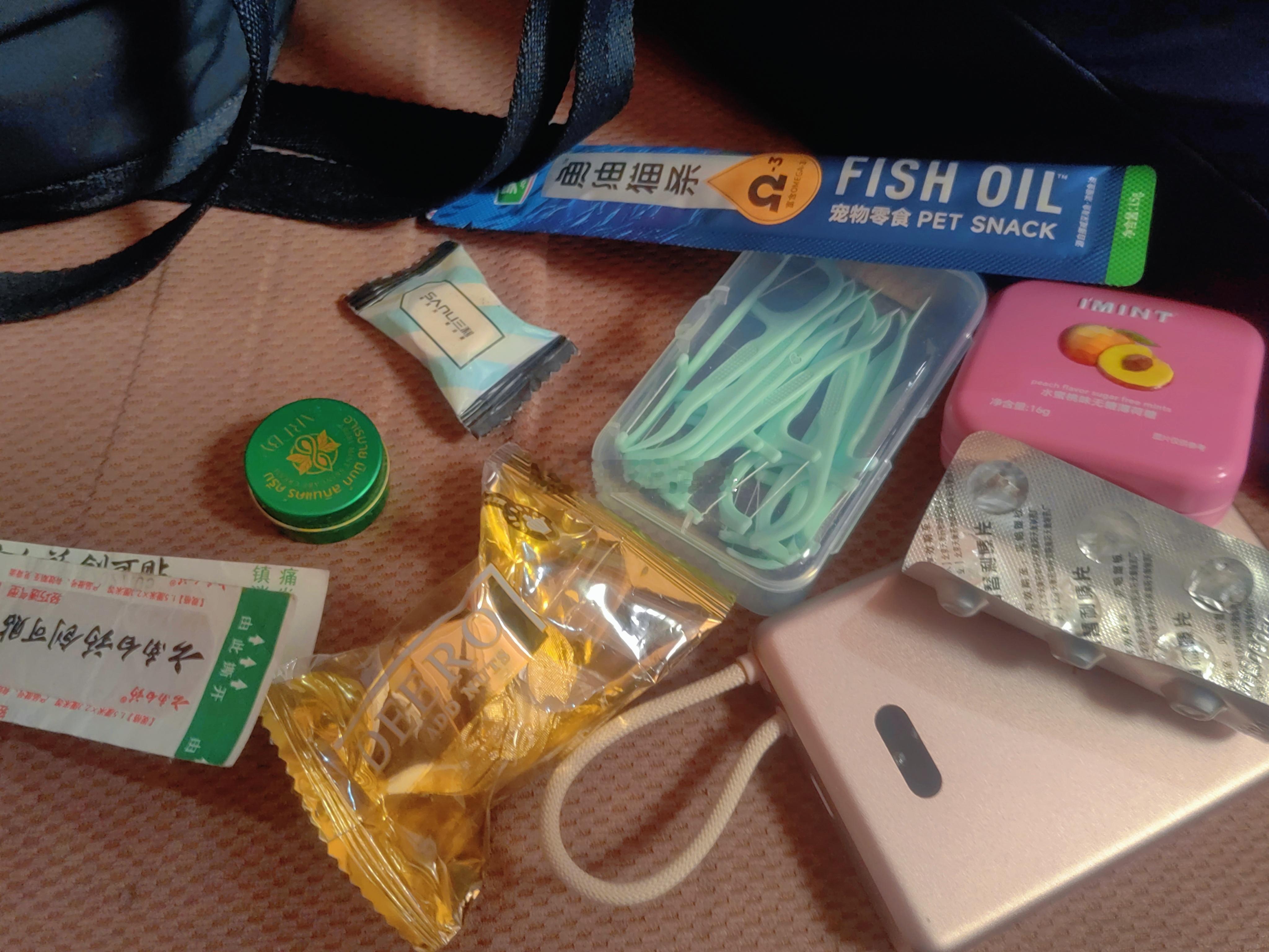 生活手记今天科室出来学习路上，午餐你的身边坐一个宝藏女孩是这样的：上桌给你安排盘