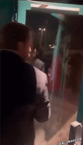 为什么要抢这些普通居民和小店老板啊，0元购大牌还不够吗法国三条血管齐崩法国失控了