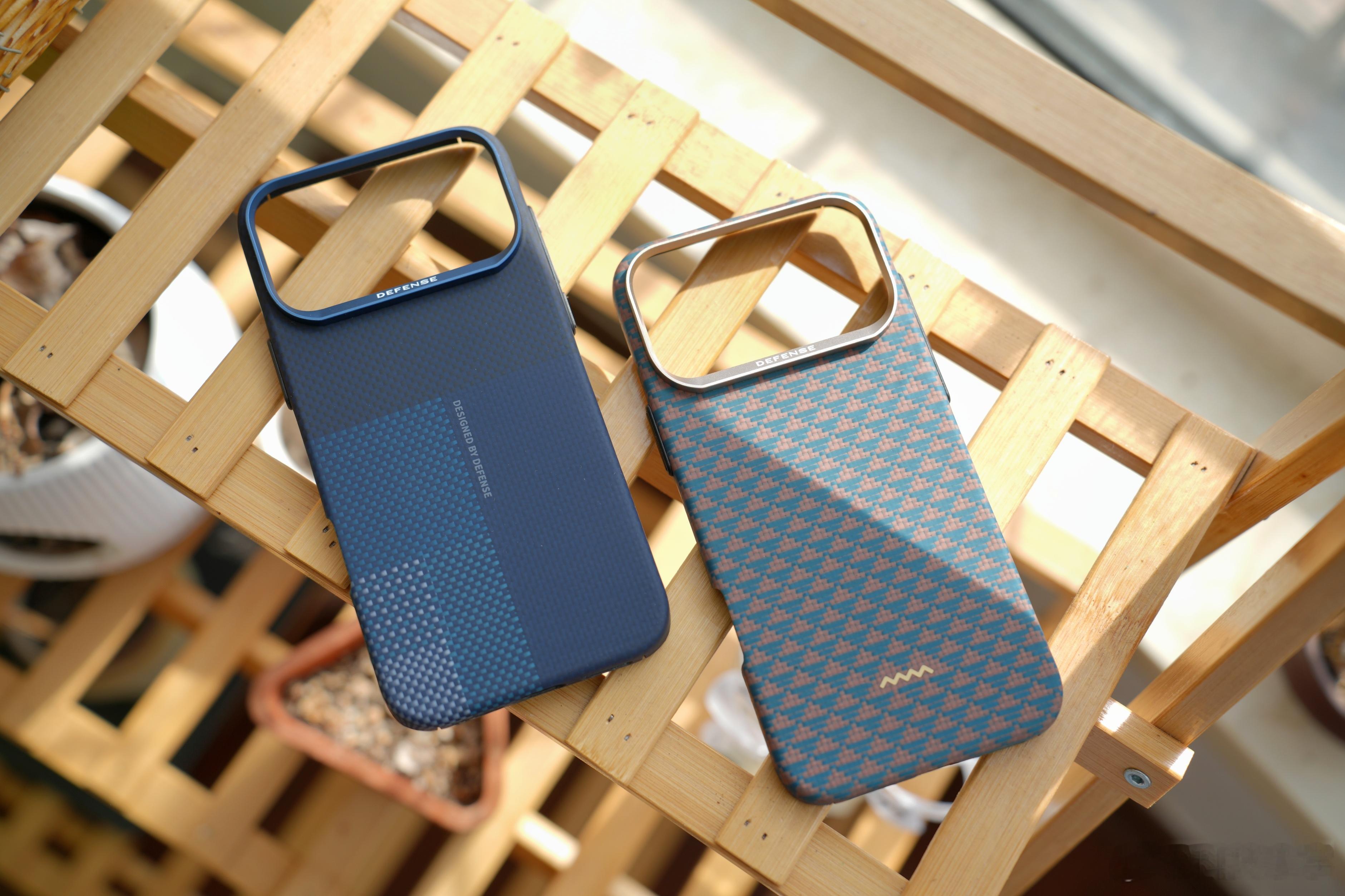 有没有朋友跟小宇一样选了蓝色的 iPhone17 Pro Max，是不是在为选壳