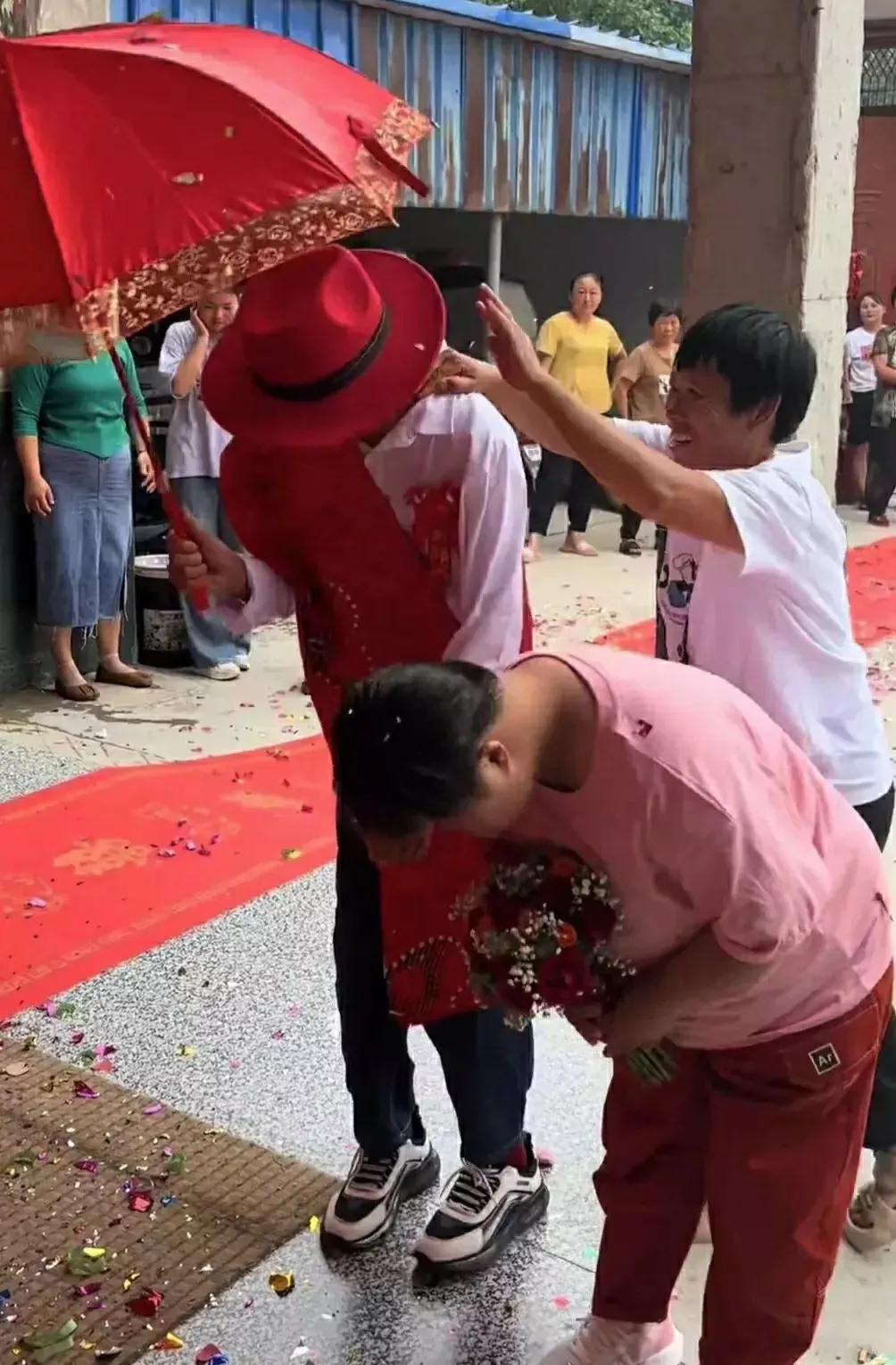 这个新娘看着好老呀