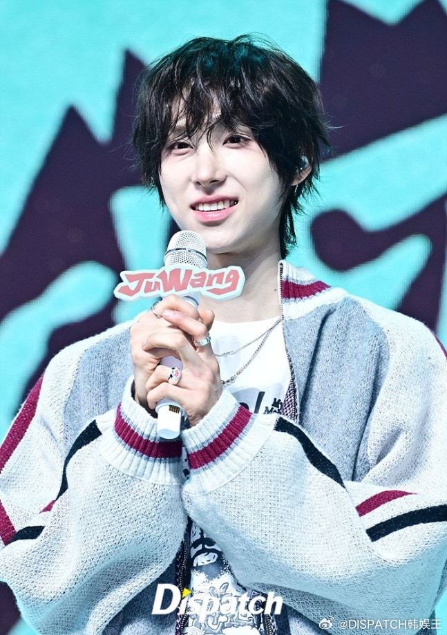 6日，KICKFLIP 携迷你四辑《My First Kick》举行showca