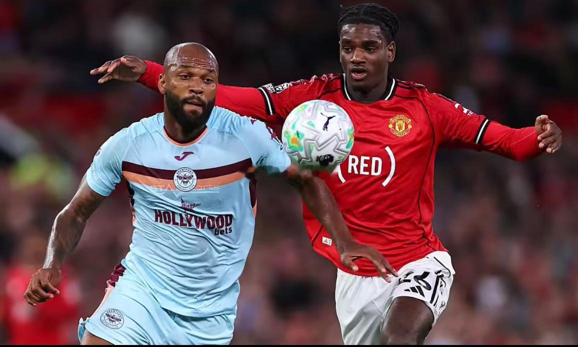 4月28日讯 英超第34轮，布伦特福德做客老特拉福德球场1-2不敌曼联，积分榜仍