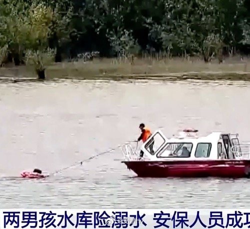俩男娃体验孤岛求生差点溺水安全第一 西安·华严寺