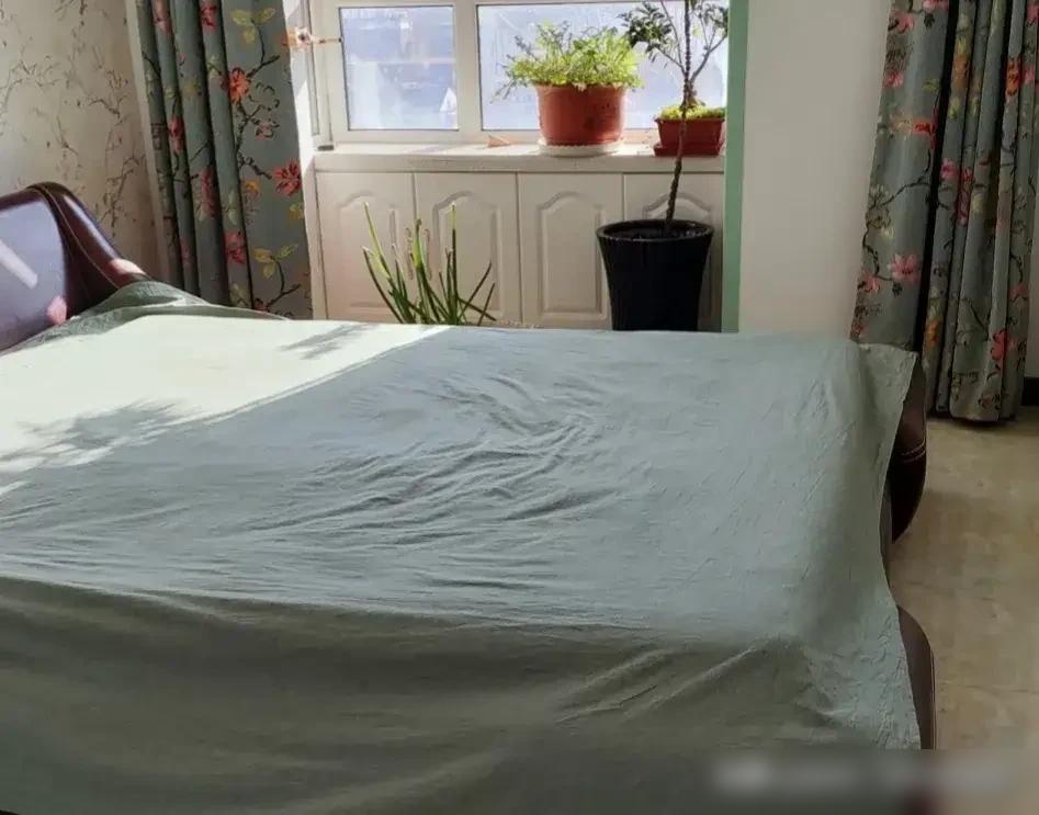 正常夫妻生活
​
不都是晚上拉上窗帘
​
关上灯吗？
​
我家男的偏不
​
这看