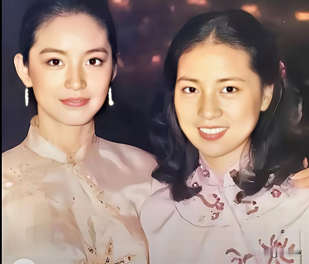 我同事说，如果只让选一个带回家，他就选右边那个，如果让带去酒局，他就选左边这个[