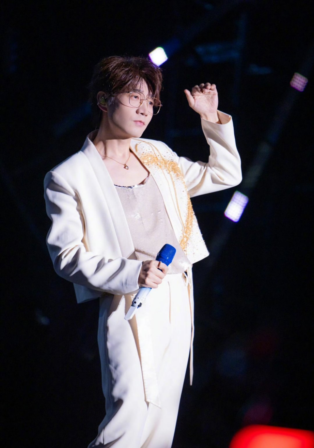 王铮亮～是漂亮又贵气的亮亮呀[期待]巡演也请这样大方好吗好的[期待] ​​​