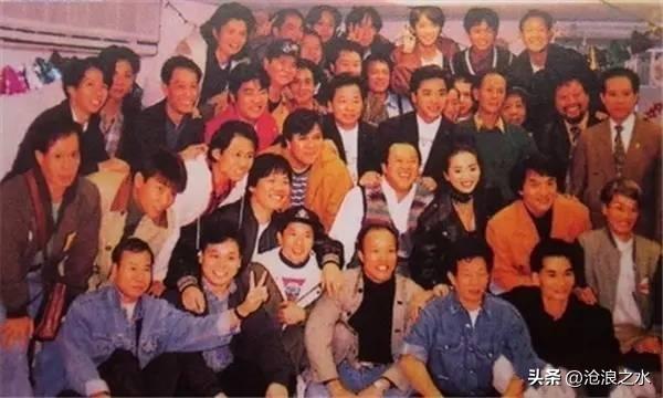 1986年，是成龙人生中最黑暗的一年。他本想效仿洪金宝，把成家班的兄弟们都捧成明