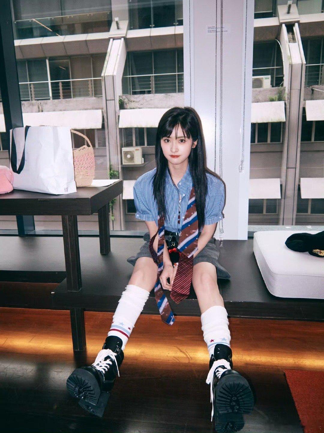 沈月学院制服造型沈月旅行手账沈月学院制服造型，很美的一组，[打call][打ca