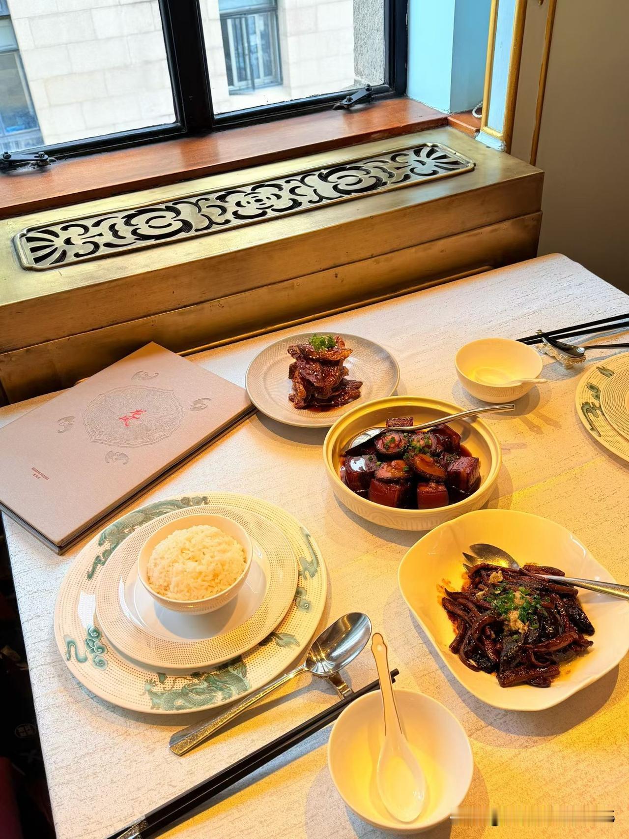 现在的年轻人真敢花钱呀，1分钱不挣。花起钱来那个叫大方，真的叫我们七零后这一代人