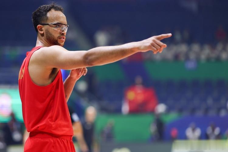 24日，根据NBA官网显示，目前效力于NBA爵士队的李凯尔￼已经显示为美国国籍。