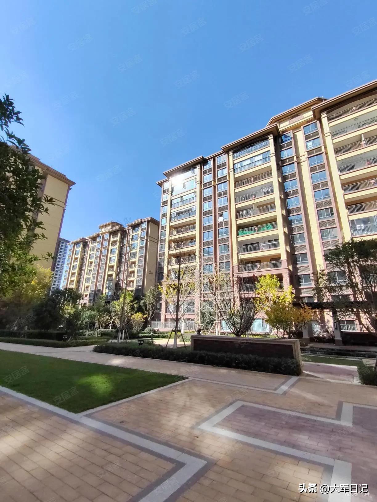 贷了30年房贷才懂：半辈子，就为一套房，值得吗？
 
还贷第一个月：
兴奋又骄傲