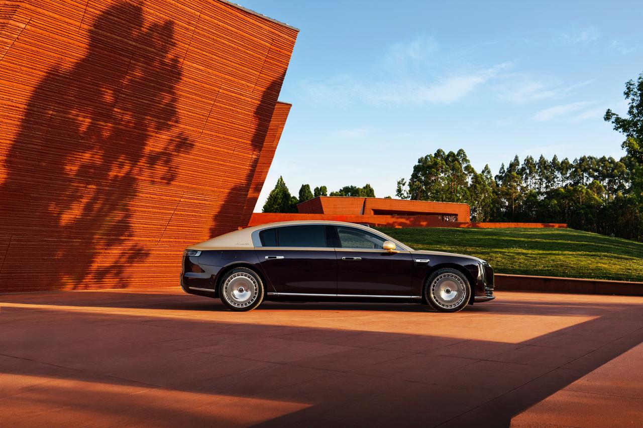 移动的会客厅：尊界S800如何成为高端社交新场景？
在尊界S800的专属展厅，赏