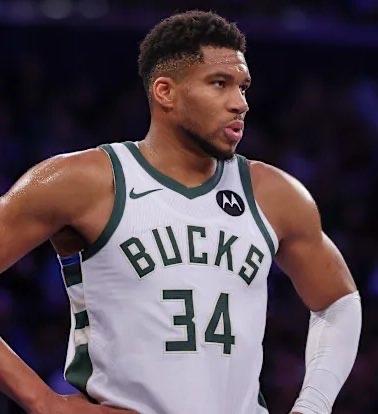 说到NBA今年夏天的自由交易市场，字母哥无疑是最吸引人的球星。

凯尔特人、热火