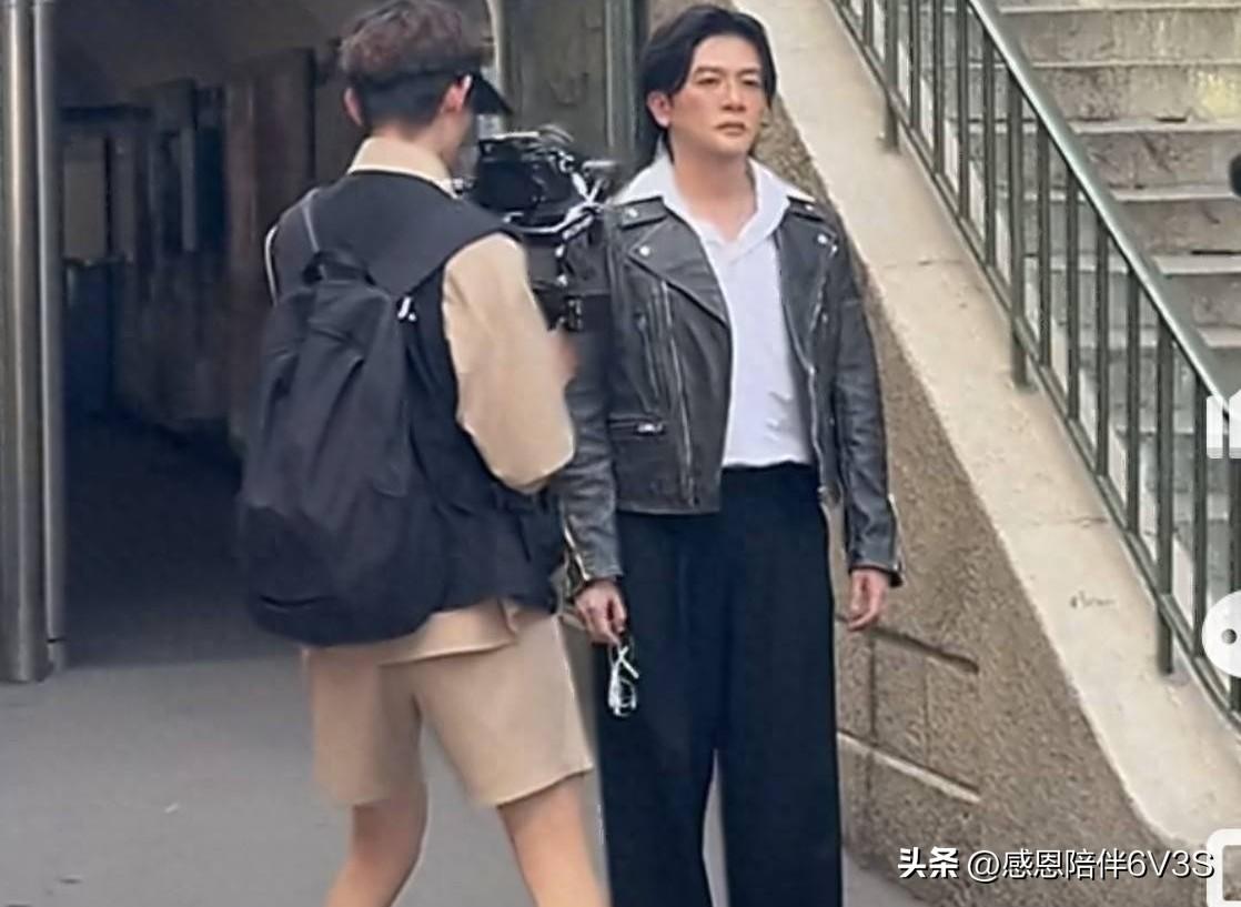52岁的苏有朋，让我们这些同龄人有些坐不住了。即便身着再多名牌，那股“成熟气息”