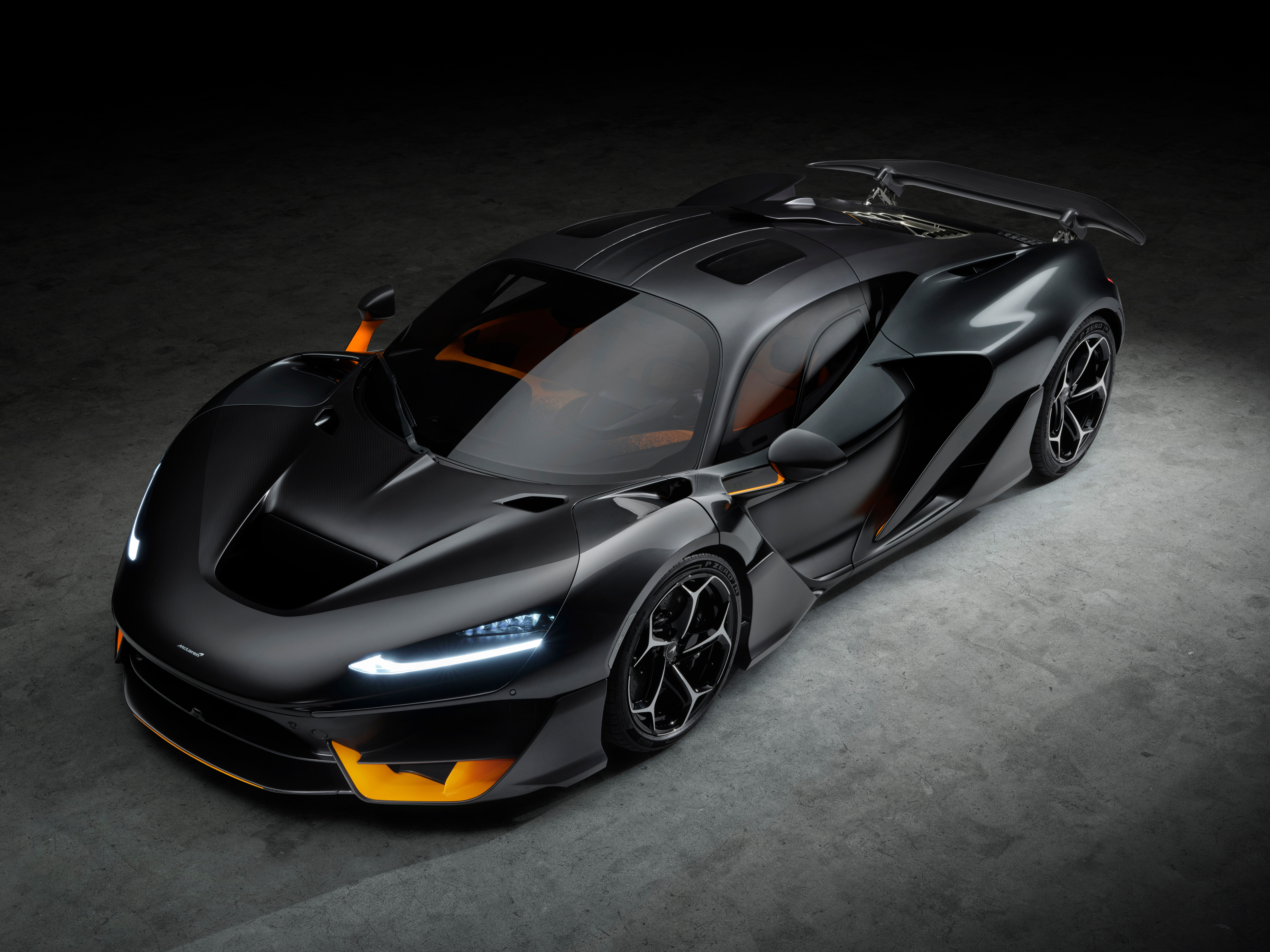 Mclaren W1#迈凯伦##迈凯伦w1# 黑色这台是不是看着更有效果？分辨率