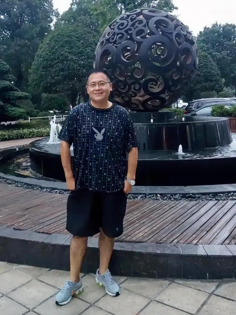 我这个人的确喜欢去休闲场地去按摩，喜欢泡脚，喜欢看美女。

拿南昌来说，原来最喜