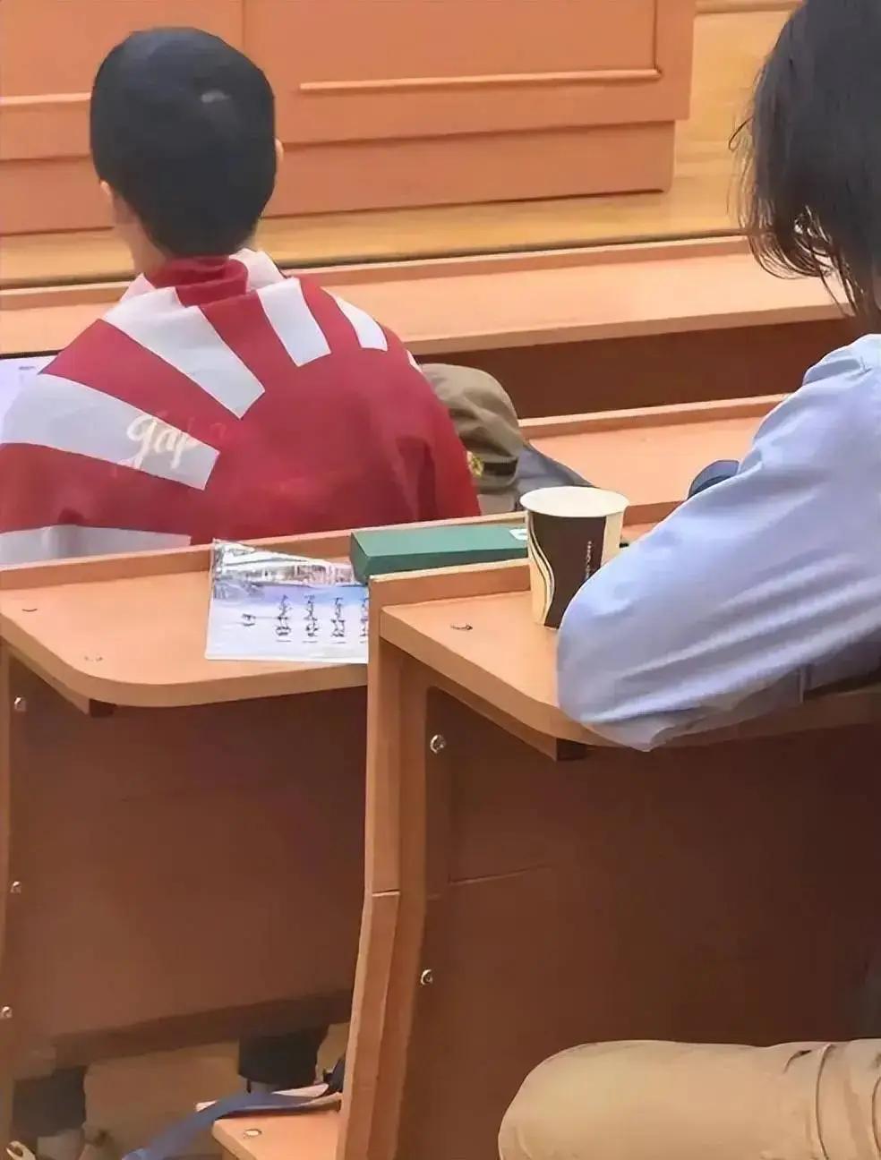 陈宇昕遣返消息传回国内后，很多网友就已经提前报警，南京警方给出了回应异国的历史课