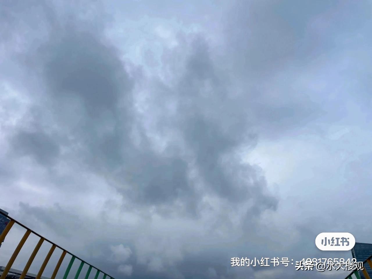 每个人的快乐是不一样的，去旅游，到处看看，是真的感受不到快乐，去看演唱会，看各种