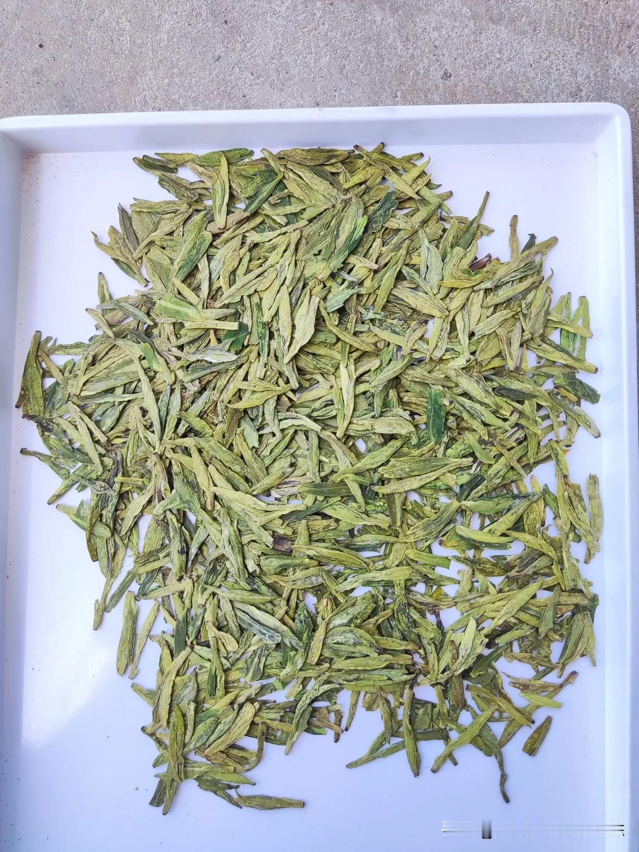 今天已经是谷雨节气了，过了今天龙井的春茶就结束了，今天的雨前茶由于天气很晴朗，所