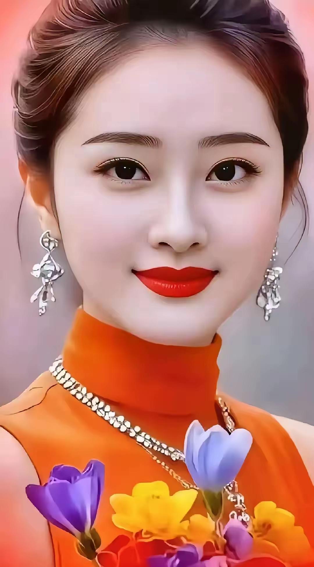 优雅红唇，惊艳橙衣，闪耀珠宝，绽放光彩！🌸💎🌟