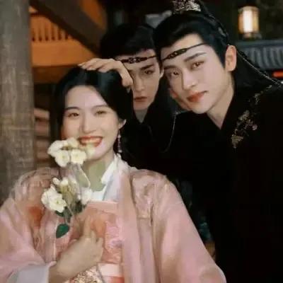 卢昱晓因为《云之羽》大火之后，接住了这波流量，还在综艺里被大家深入了解家庭结构。