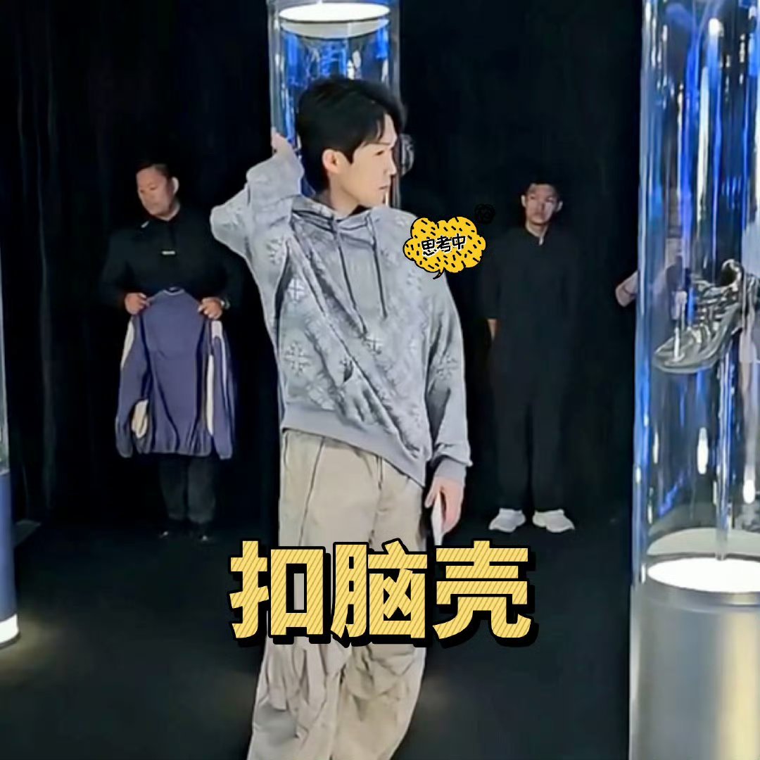 王楚钦的运动时尚排面拉满 看王楚钦线下活动造型，瞬间被帅到！简约印花卫衣搭配运动