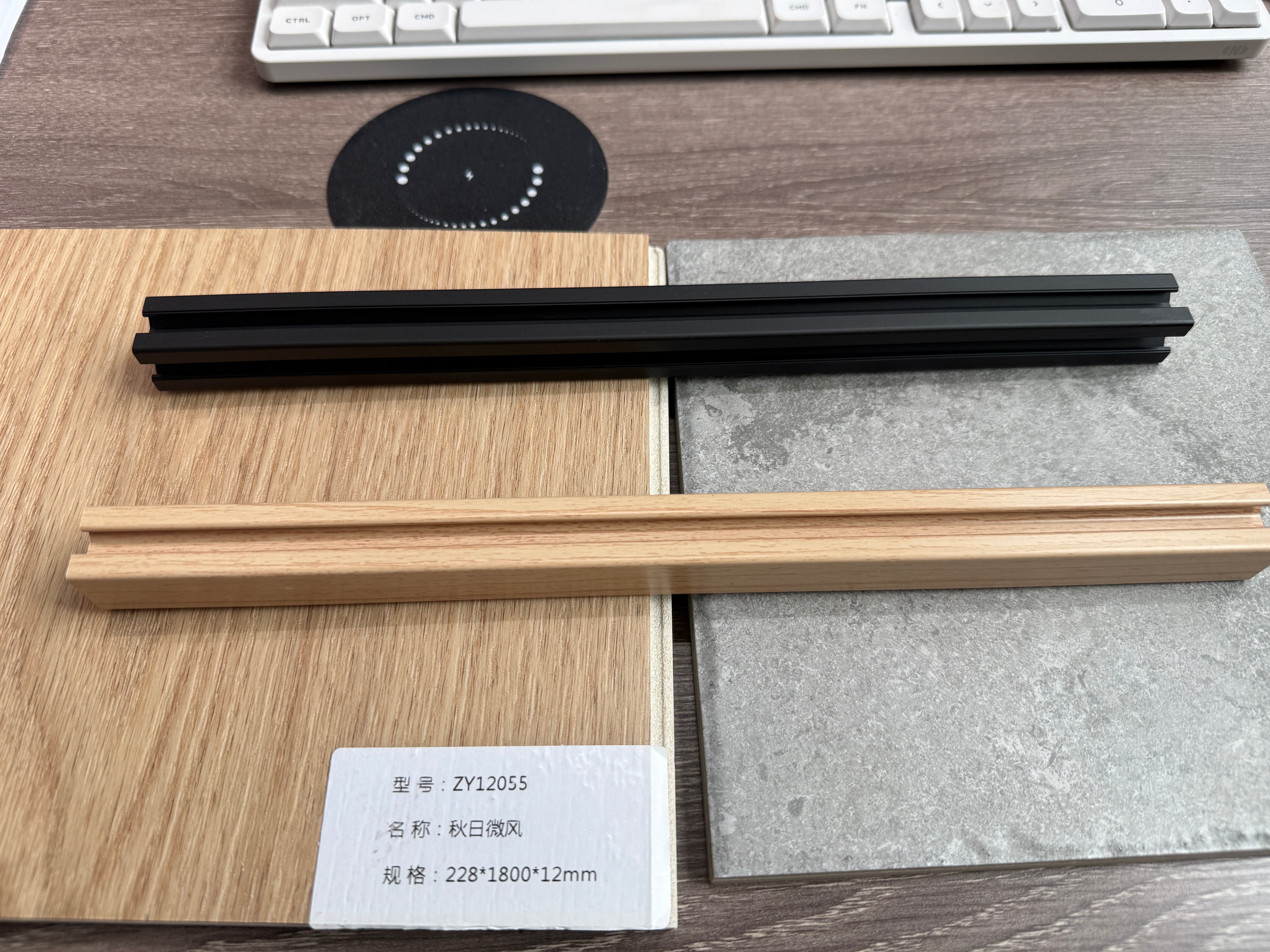 【铝型材】黑色喷砂阳极氧化和木纹铝型材质感比想象中好诶用这两种材质去做柜子就不会