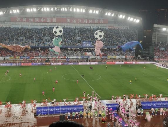 网友喊话担架队接手0妹妹称号这样的比赛太开心了，好希望下一场比赛我能去现场 苏超