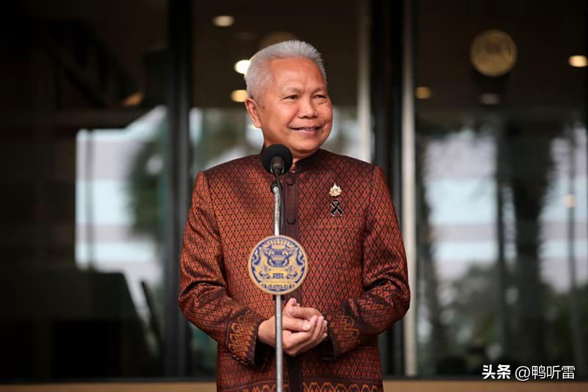 快讯:66岁的素蓬·扎拉姆当选泰国议长，他来自“大麻廷”的自豪泰党，扎拉姆在发言