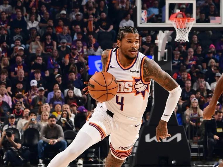 格林首秀创队史近33年纪录击败快船一战，杰伦-格林完成太阳生涯首秀，他出战23分