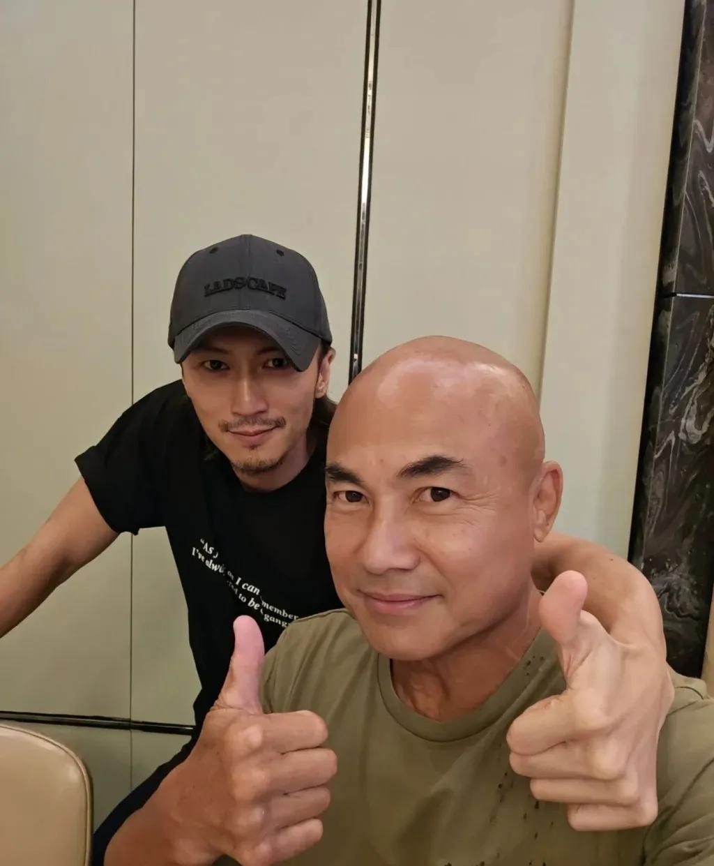 近日，谢霆锋父子小聚的照片流出。
年近90的谢贤居然精神这么好，
看起来像60岁