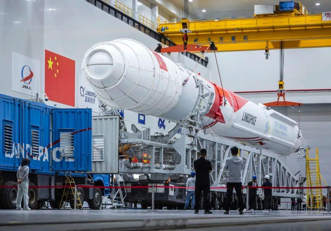 【中国朱雀抢跑SpaceX星舰】民营航天公司蓝箭航天的朱雀二号遥二液氧甲烷运载火