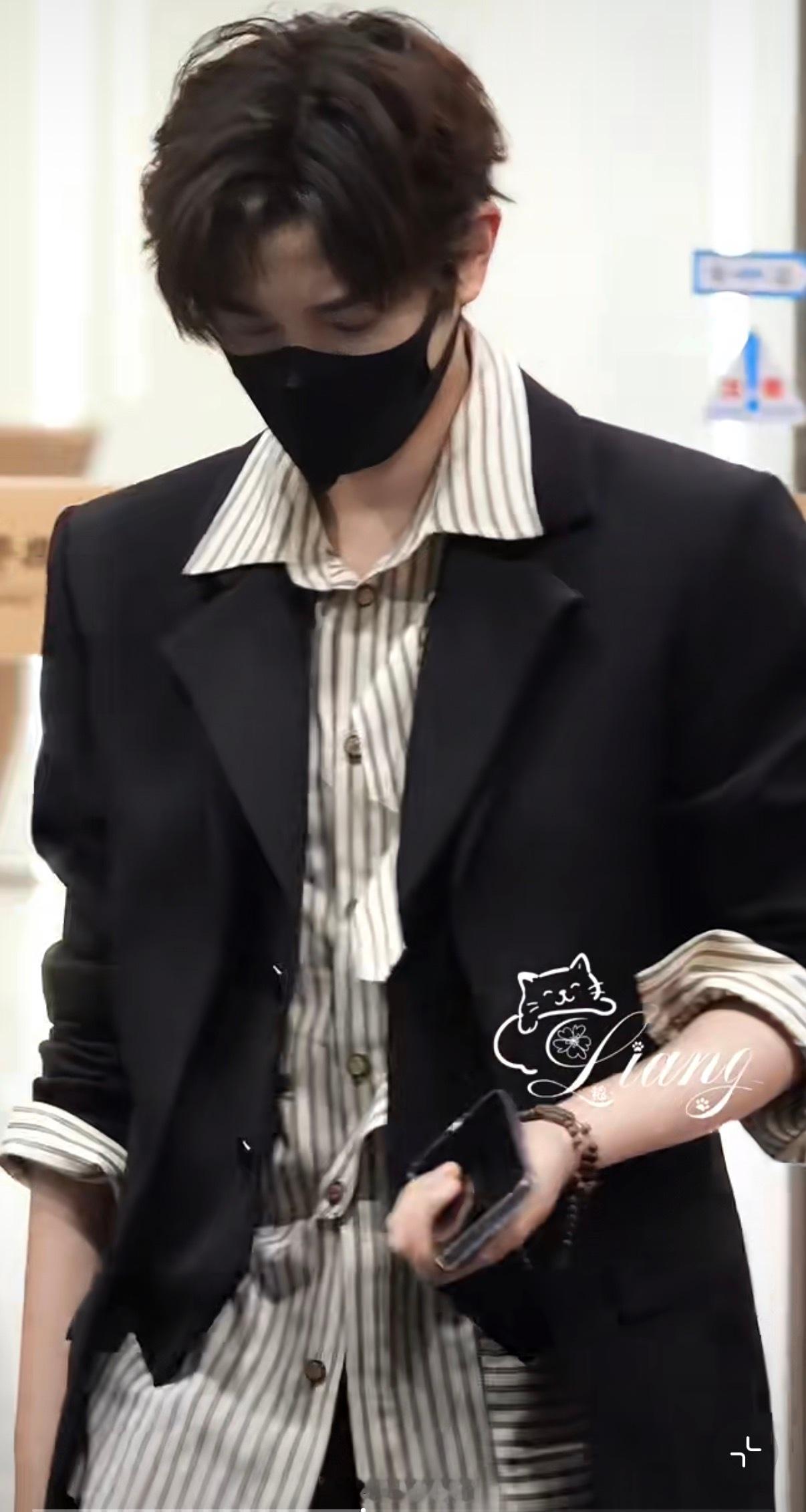 恭喜丁禹兮又一新商务待宣啦 